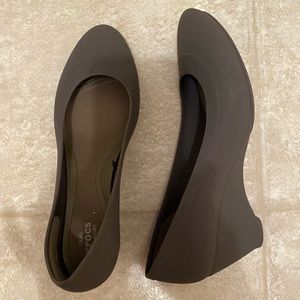 Women’s croc heels size 7